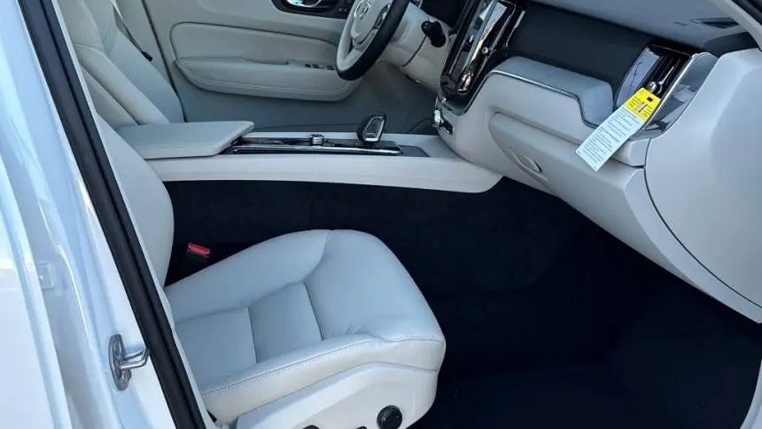 2025 Volvo XC60 YV4H60RC0S1191623