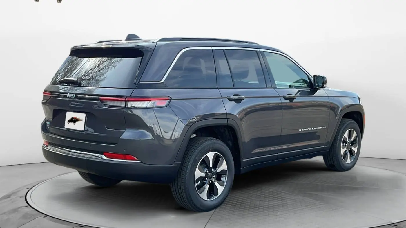 2025 Jeep Grand Cherokee 1C4RJYB62S8690584