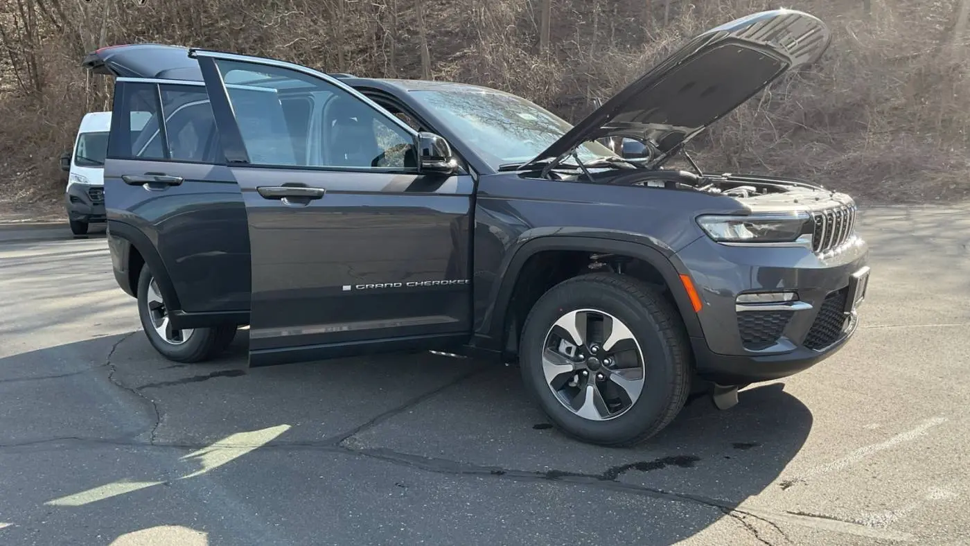 2025 Jeep Grand Cherokee 1C4RJYB62S8690584