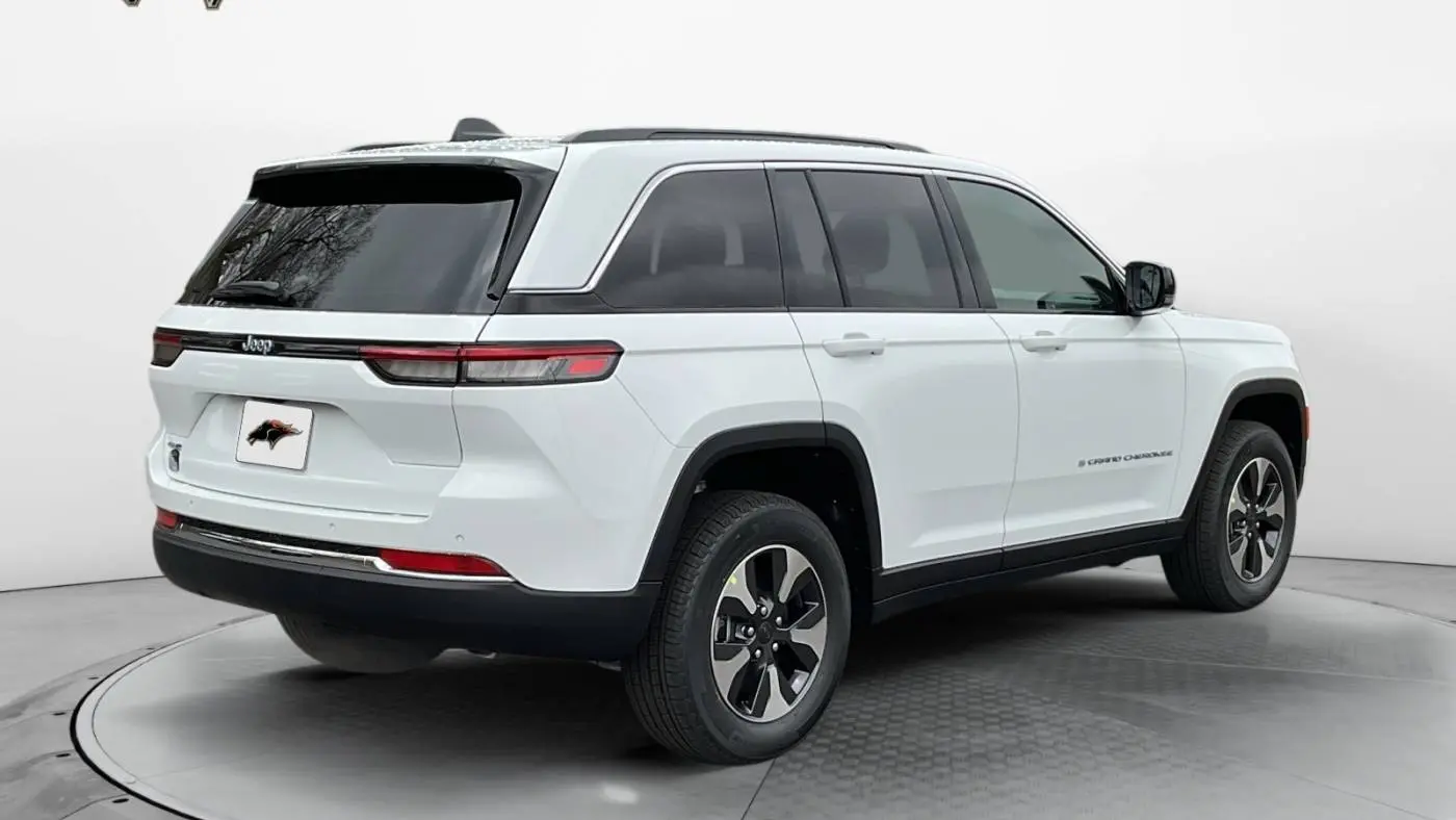 2025 Jeep Grand Cherokee 1C4RJYB61S8690592
