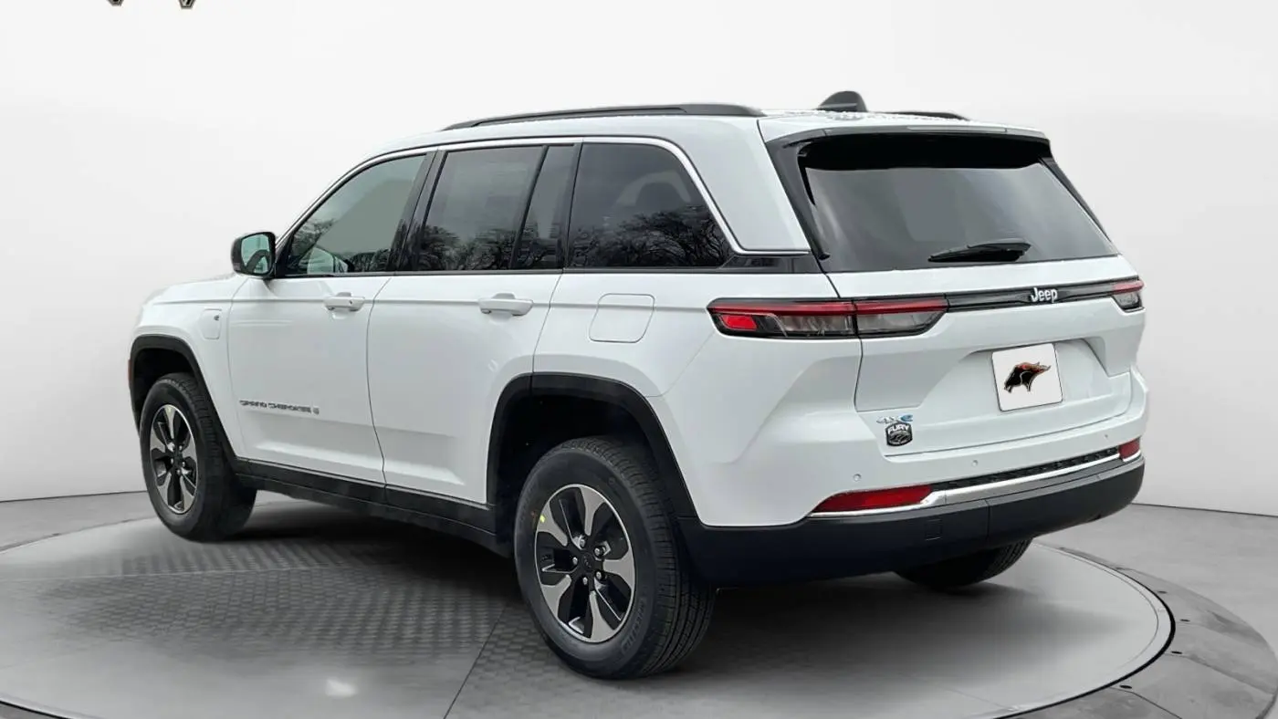 2025 Jeep Grand Cherokee 1C4RJYB61S8690592