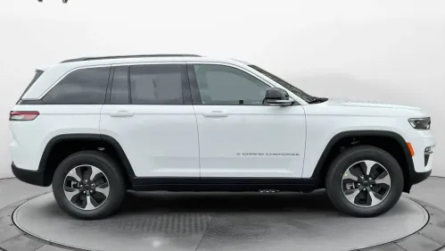 2025 Jeep Grand Cherokee 1C4RJYB61S8690592
