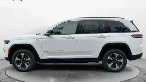 2025 Jeep Grand Cherokee 1C4RJYB61S8690592