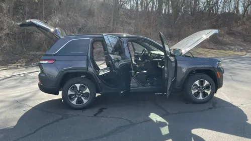 2025 Jeep Grand Cherokee 1C4RJYB62S8690584