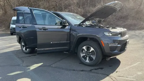 2025 Jeep Grand Cherokee 1C4RJYB62S8690584