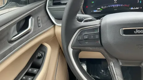 2025 Jeep Grand Cherokee 1C4RJYB61S8690592