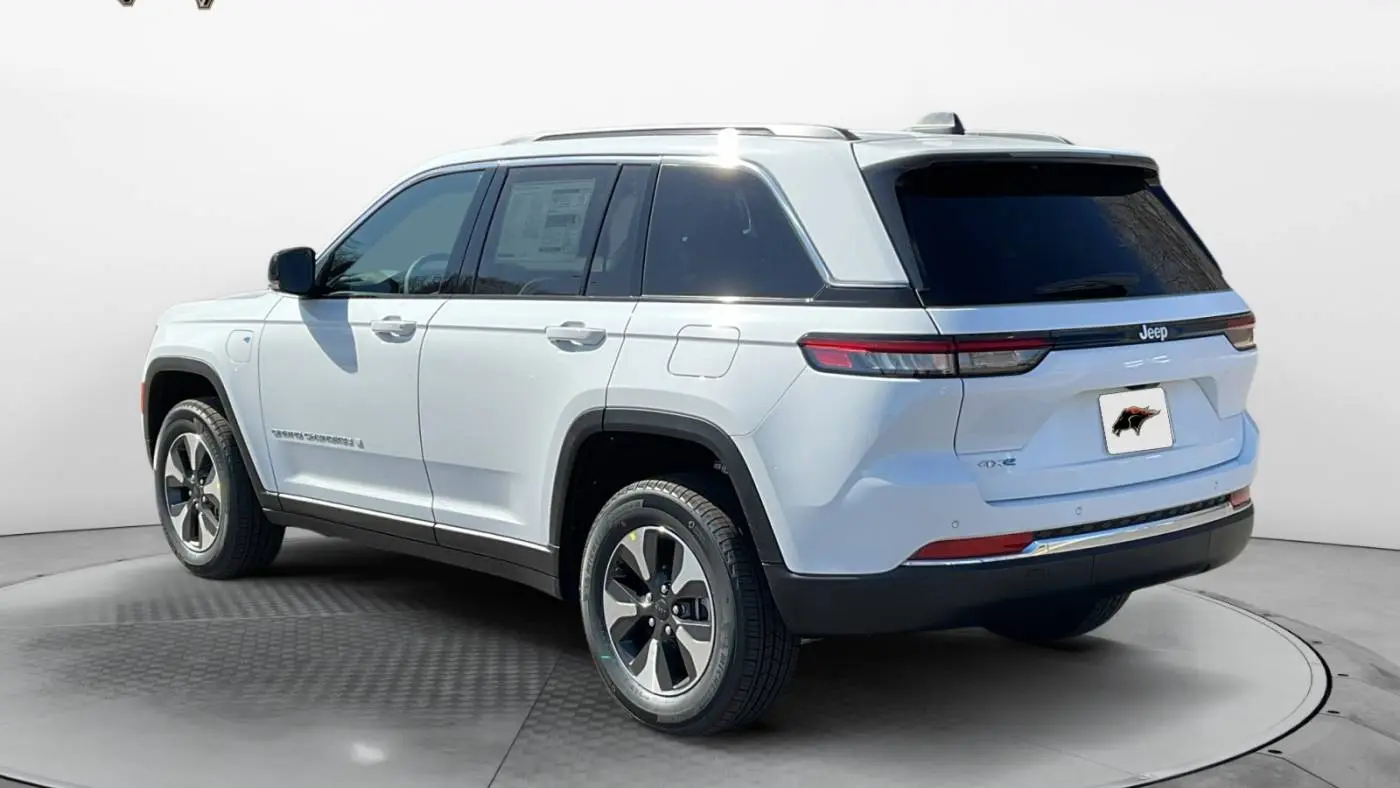 2025 Jeep Grand Cherokee 1C4RJYB66S8690586