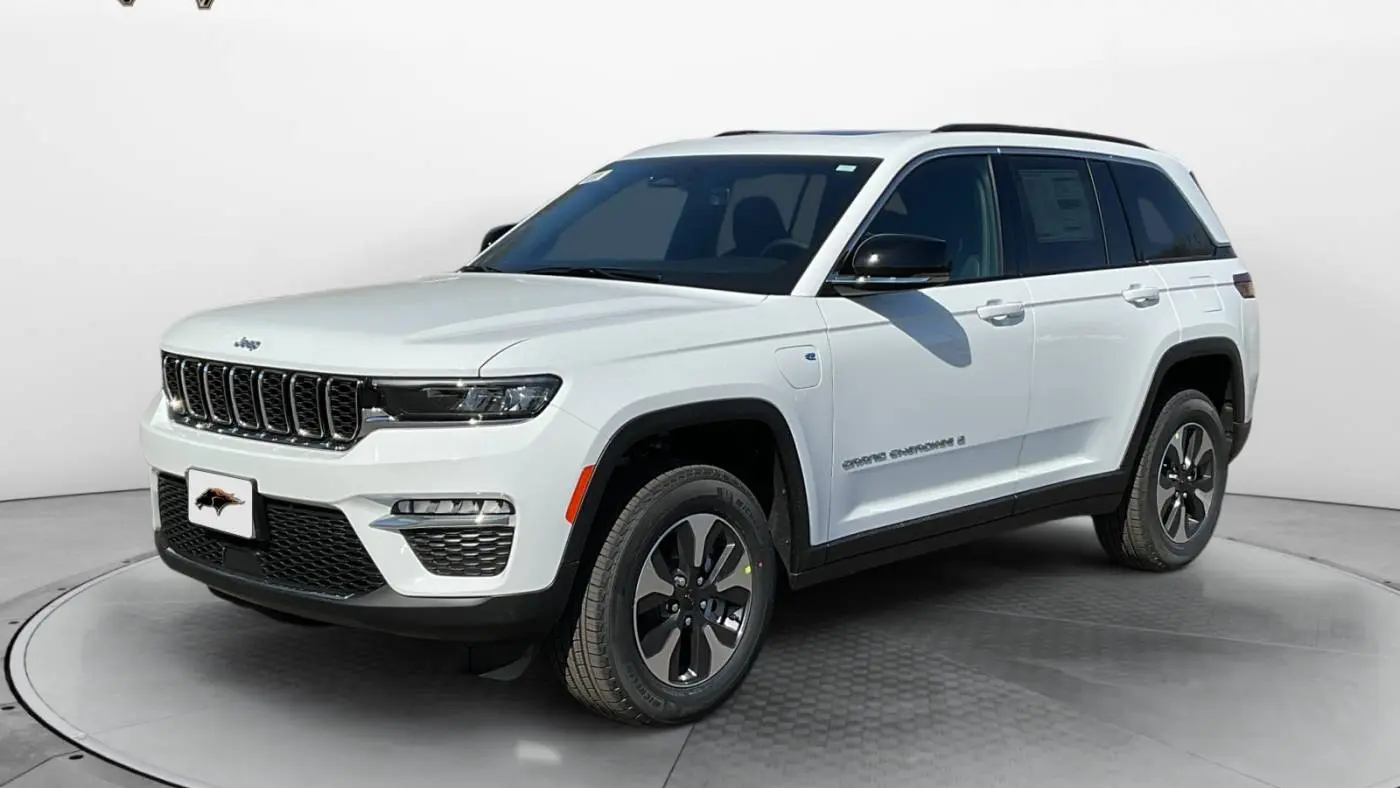 2025 Jeep Grand Cherokee 1C4RJYB66S8690586