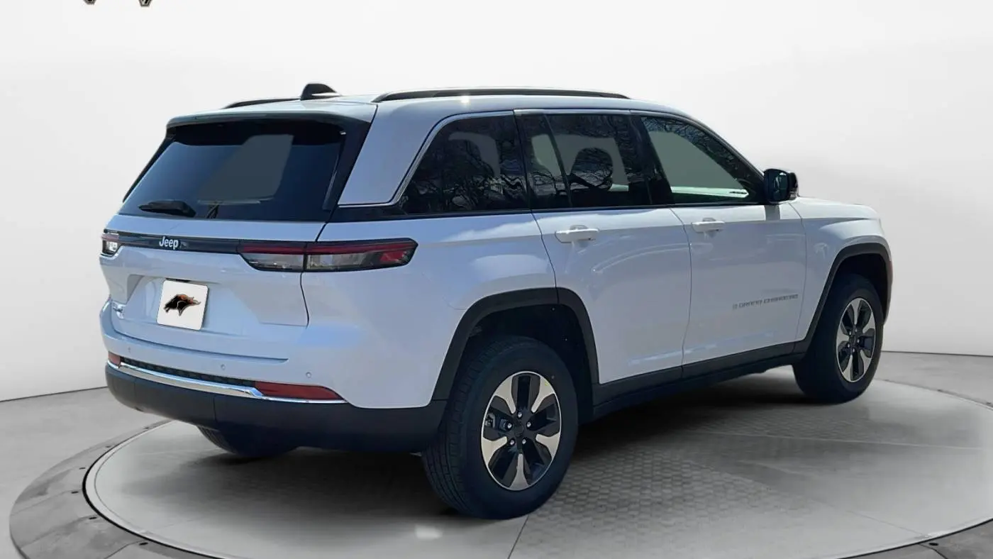 2025 Jeep Grand Cherokee 1C4RJYB66S8690586