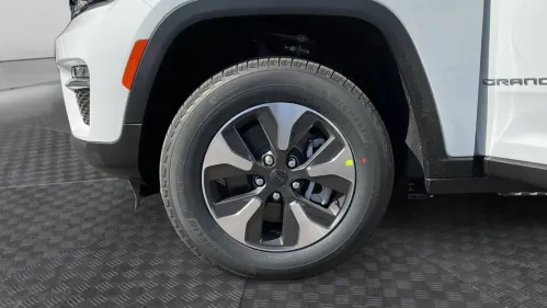 2025 Jeep Grand Cherokee 1C4RJYB66S8690586