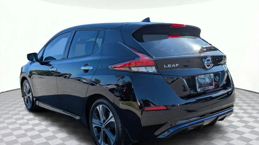 2022 Nissan LEAF 1N4AZ1CV5NC563161