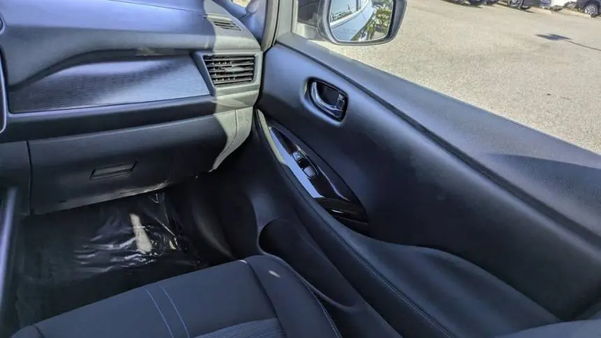 2022 Nissan LEAF 1N4AZ1CV5NC563161