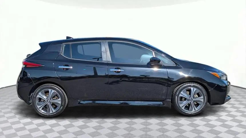 2022 Nissan LEAF 1N4AZ1CV5NC563161