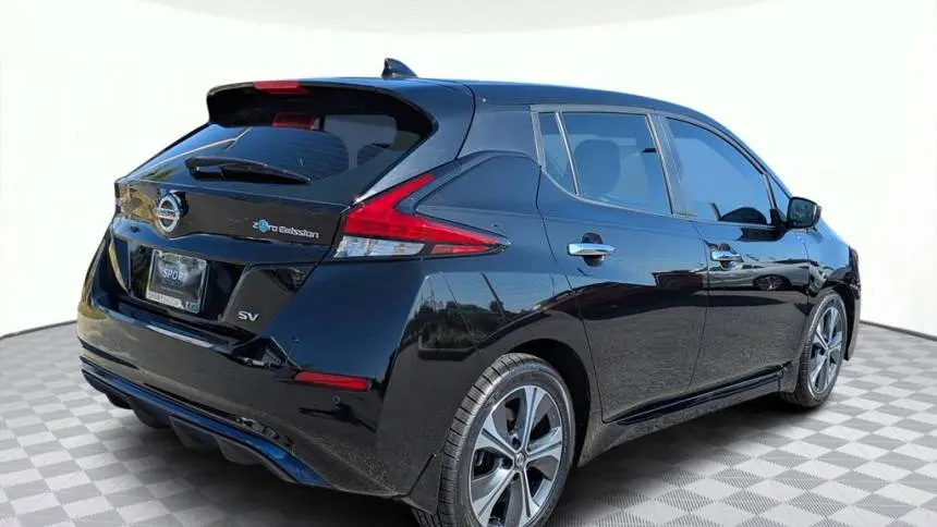 2022 Nissan LEAF 1N4AZ1CV5NC563161