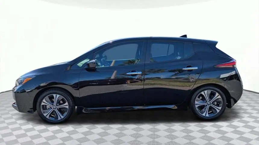 2022 Nissan LEAF 1N4AZ1CV5NC563161