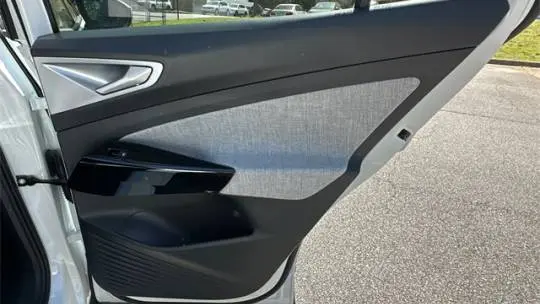 2025 Volkswagen ID.4 1V2DSPE84SC004071