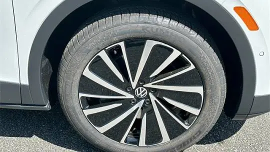 2025 Volkswagen ID.4 1V2DSPE84SC004071
