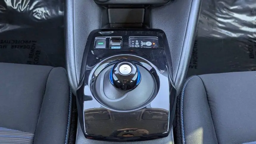 2022 Nissan LEAF 1N4AZ1CV5NC563161