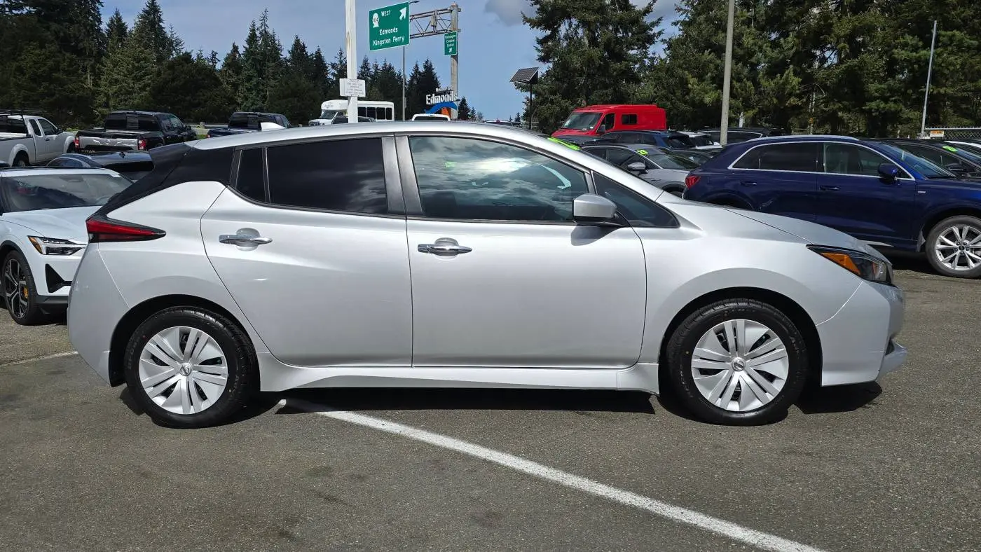 2022 Nissan LEAF 1N4AZ1BV7NC555662