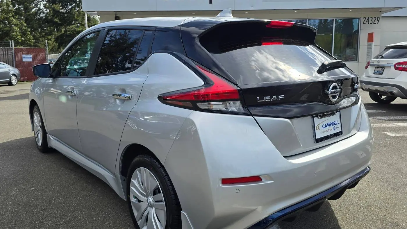 2022 Nissan LEAF 1N4AZ1BV7NC555662