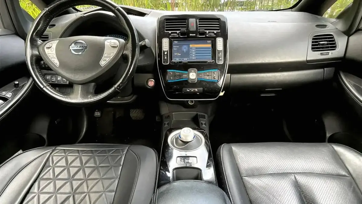 2013 Nissan LEAF - Images - 10