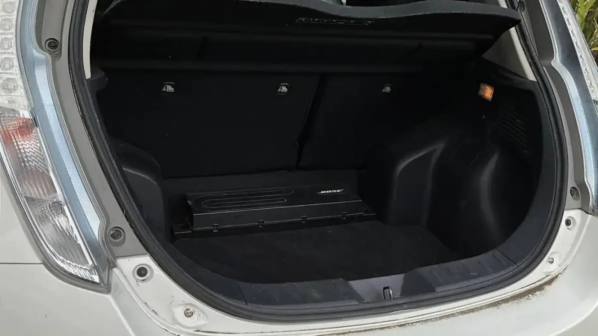 2013 Nissan LEAF - Images - 18