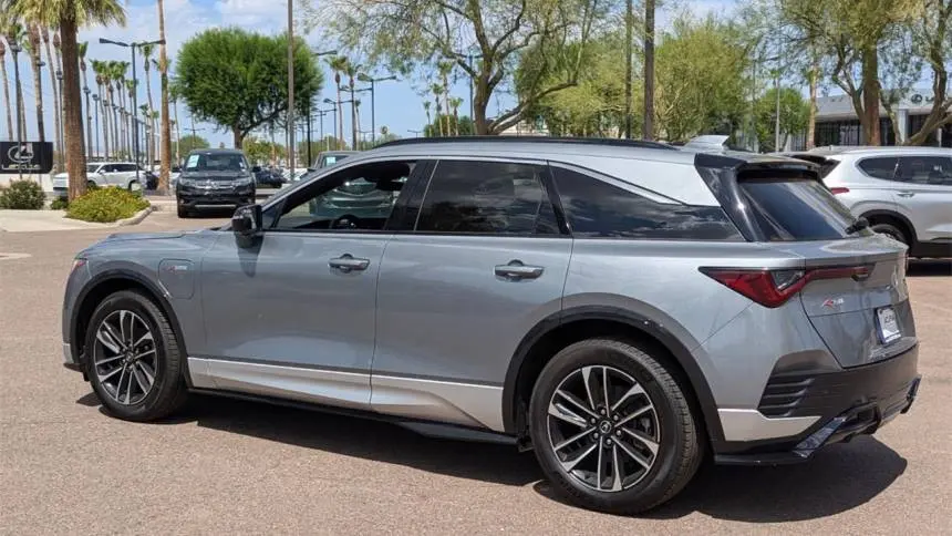 2024 Acura ZDX 4W5KHNRL7RZ505623