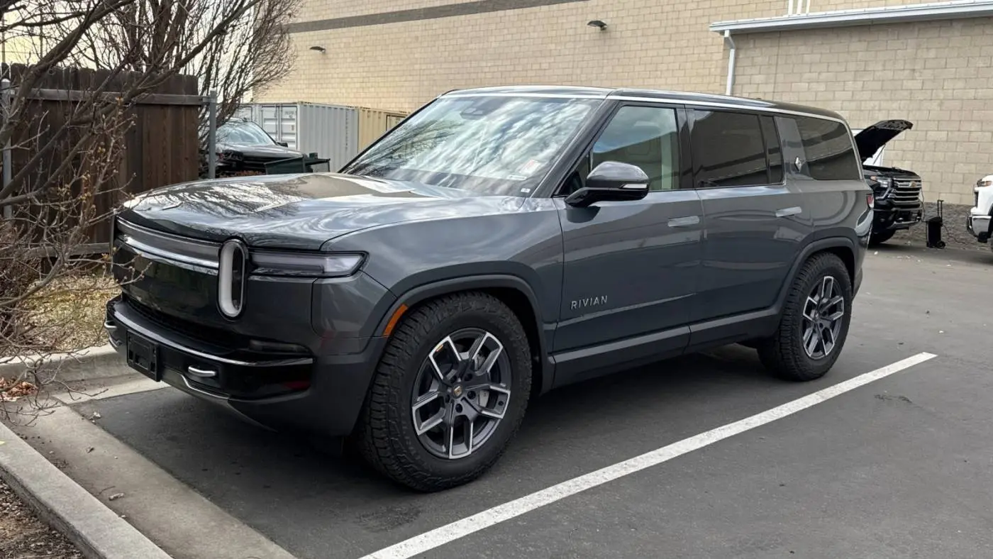 2025 Rivian R1S 7PDSGBBAXSN053342
