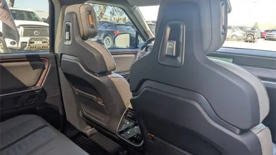 2023 Rivian R1S 7PDSGABA6PN012143
