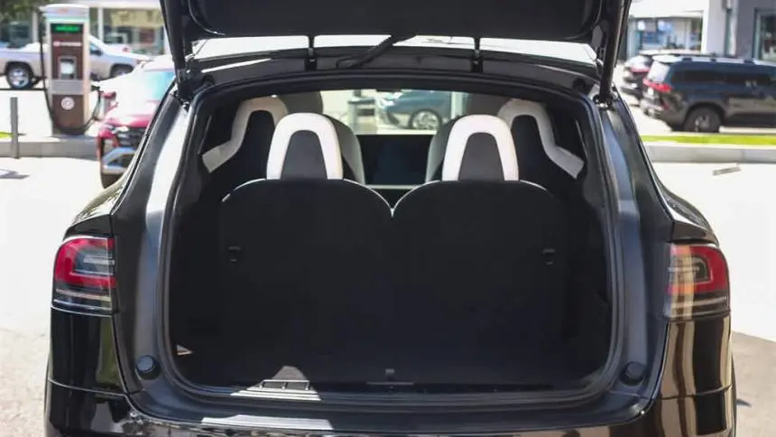 2023 Tesla Model X 7SAXCBE62PF372274