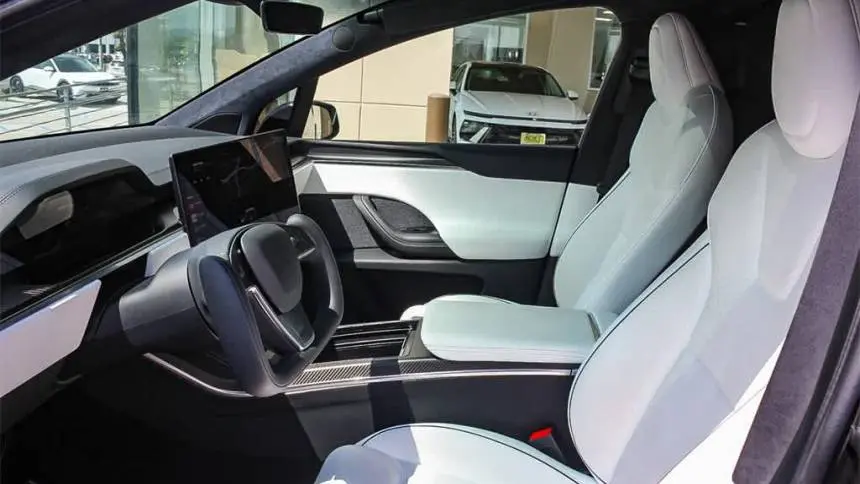 2023 Tesla Model X 7SAXCBE62PF372274
