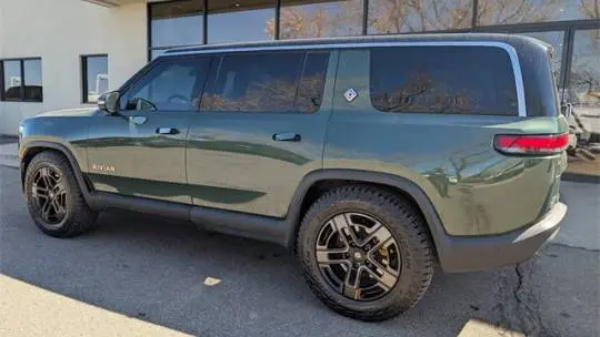 2023 Rivian R1S 7PDSGABA6PN012143