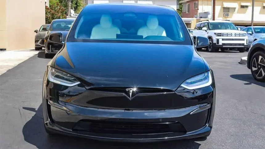 2023 Tesla Model X 7SAXCBE62PF372274