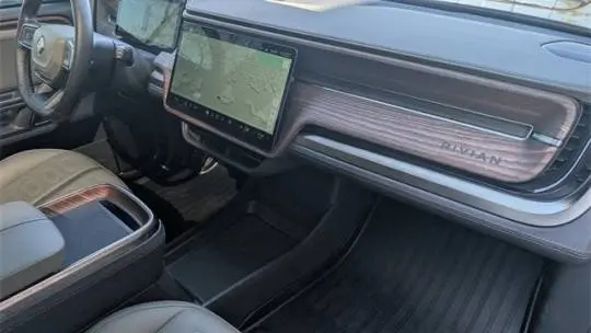 2023 Rivian R1S 7PDSGABA6PN012143