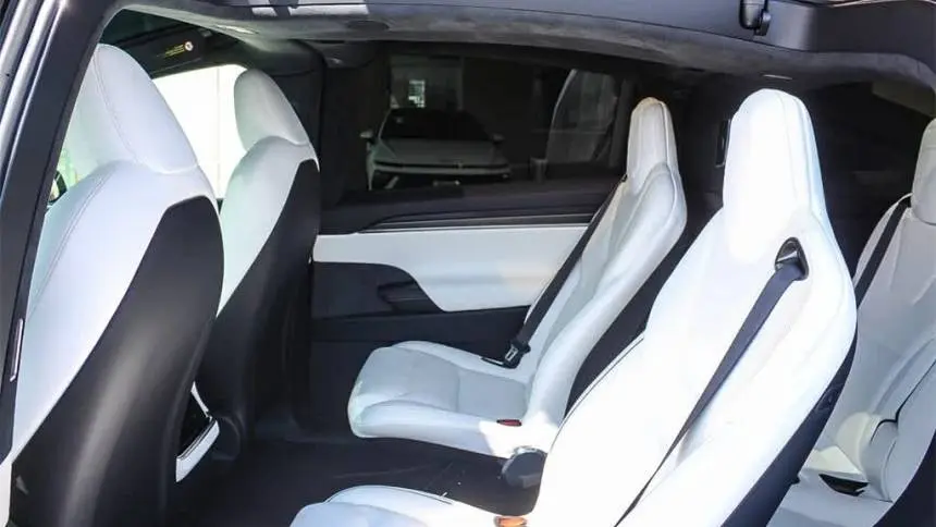 2023 Tesla Model X 7SAXCBE62PF372274