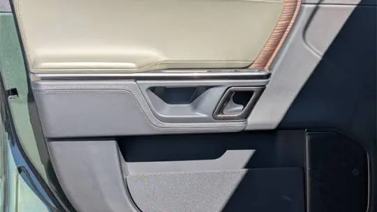 2023 Rivian R1S 7PDSGABA6PN012143