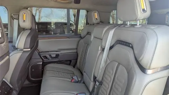 2023 Rivian R1S 7PDSGABA6PN012143