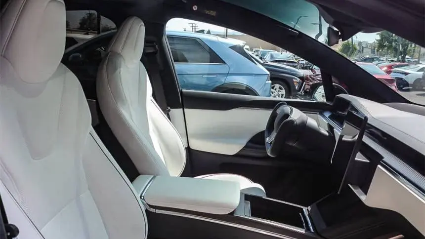 2023 Tesla Model X 7SAXCBE62PF372274