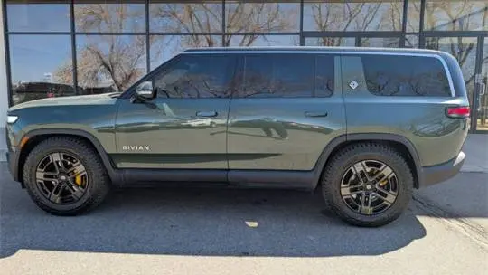 2023 Rivian R1S 7PDSGABA6PN012143