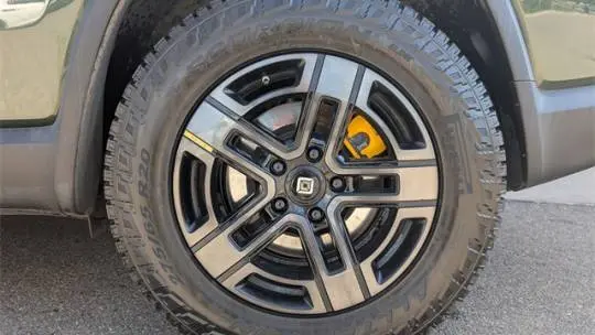 2023 Rivian R1S 7PDSGABA6PN012143