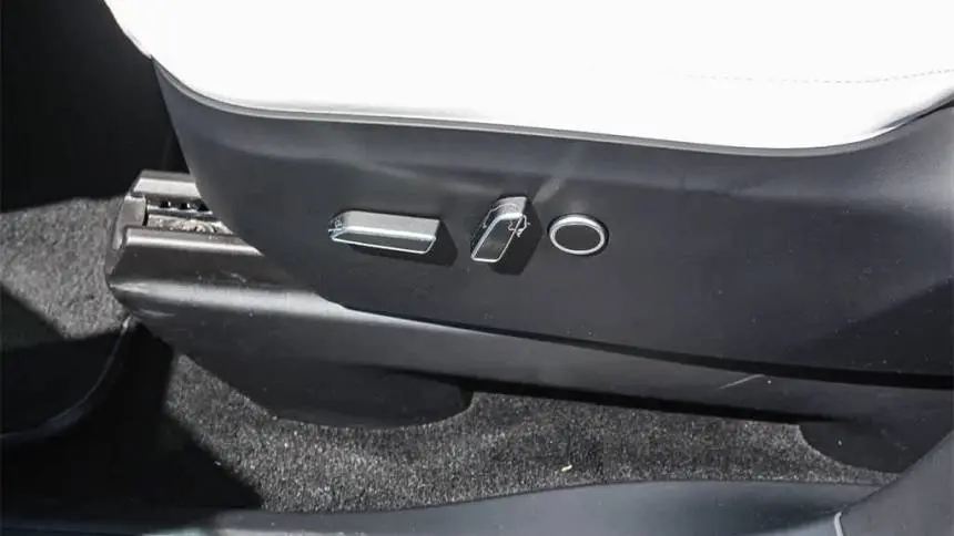 2023 Tesla Model X 7SAXCBE62PF372274