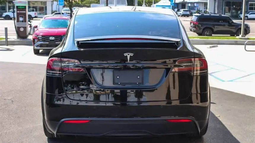 2023 Tesla Model X 7SAXCBE62PF372274