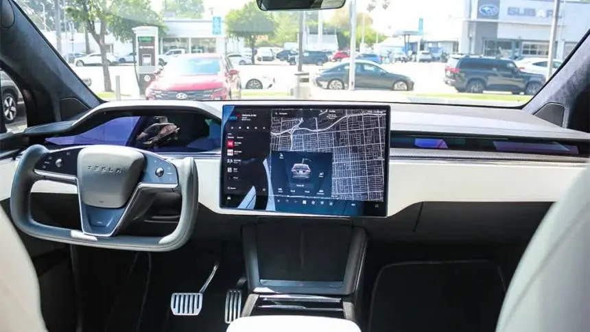 2023 Tesla Model X 7SAXCBE62PF372274