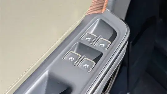 2023 Rivian R1S - Images - 9
