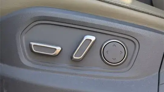 2023 Rivian R1S - Images - 10