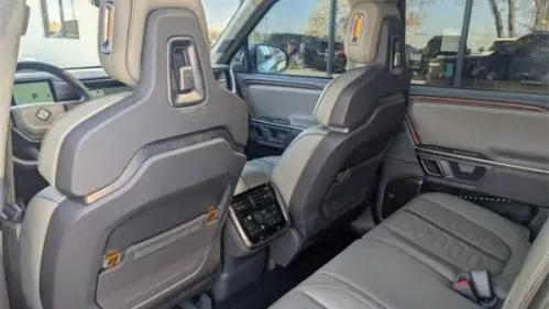 2023 Rivian R1S 7PDSGABA6PN012143