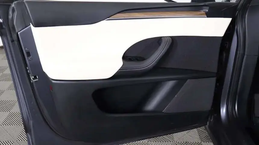 2022 Tesla Model X - Images - 26