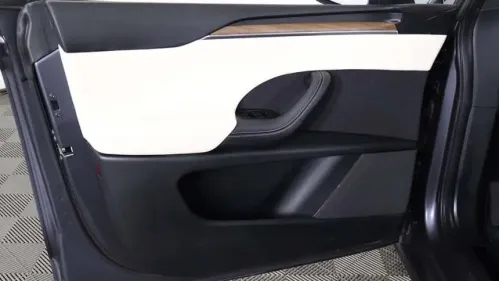 2022 Tesla Model X - Images - 26