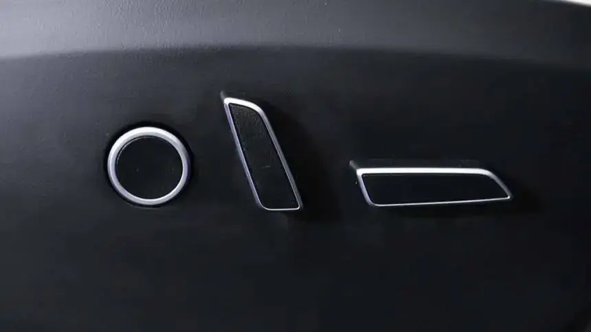 2022 Tesla Model X - Images - 35