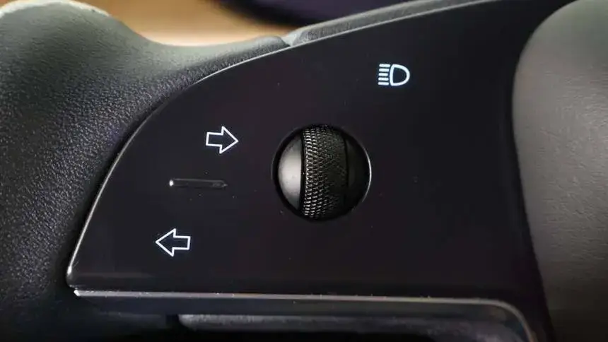 2022 Tesla Model X - Images - 42